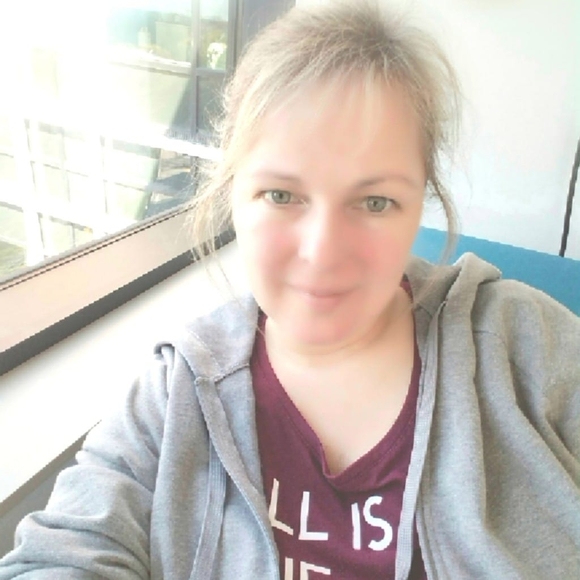 Meet your Posher, Sharon - Picture 2 of 2